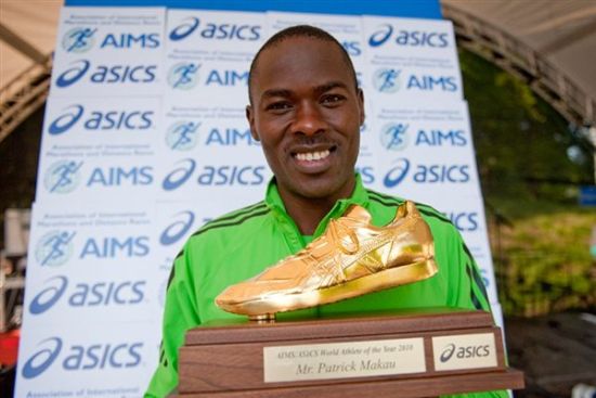 肯尼亚选手马考打破马拉松世界纪录 成绩提高