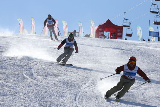 全国首届大学生滑雪挑战赛华北站开赛_综合体