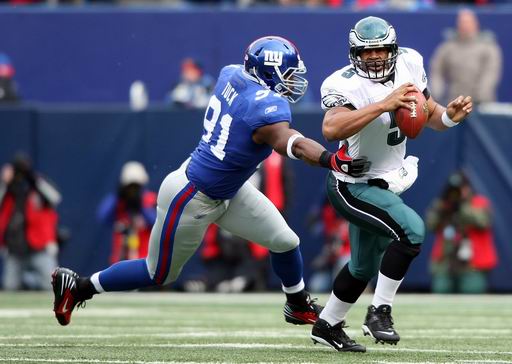 图文nfl费城老鹰vs纽约巨人麦克纳布带球冲阵