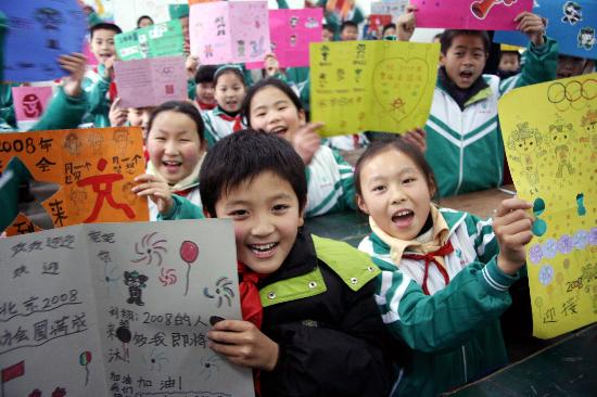 图文-小学生自制心愿卡喜迎奥运年 展示劳动成