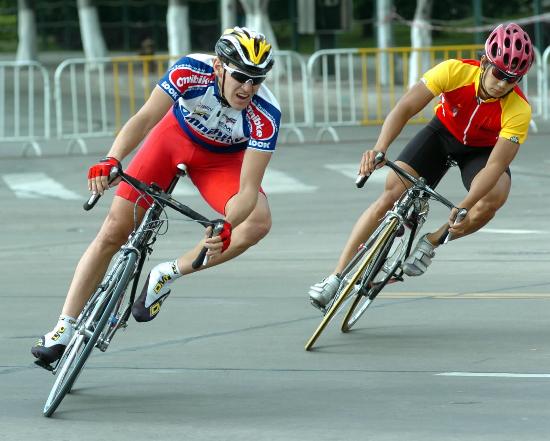 图文-环南中国海自行车大赛赛况 转弯也是一种