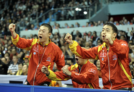 图文-世乒赛中韩男团巅峰对决 观战席也不平静