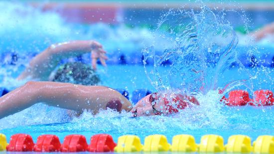 图文-全国游泳冠军赛次日 杨雨200米自油泳摘