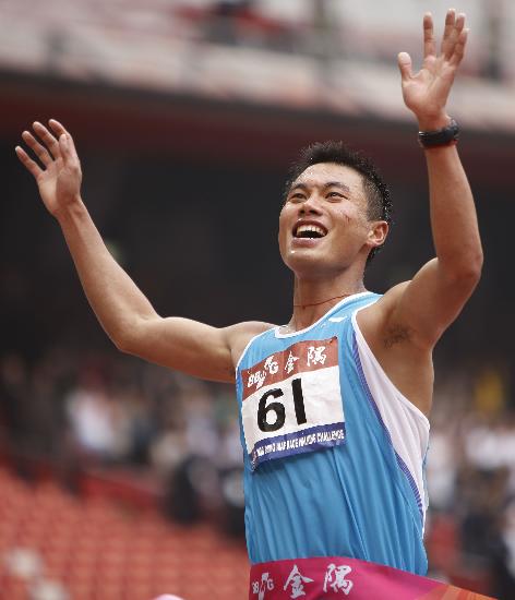 图文-司天峰获得男子50公里竞走冠军 终于抵达
