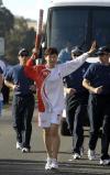 图文-北京奥运圣火在堪培拉传递 冰上女皇叶乔波