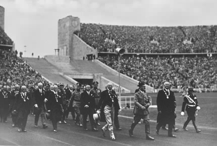 图文-1932年柏林奥运会开幕式 奥委会官员和希