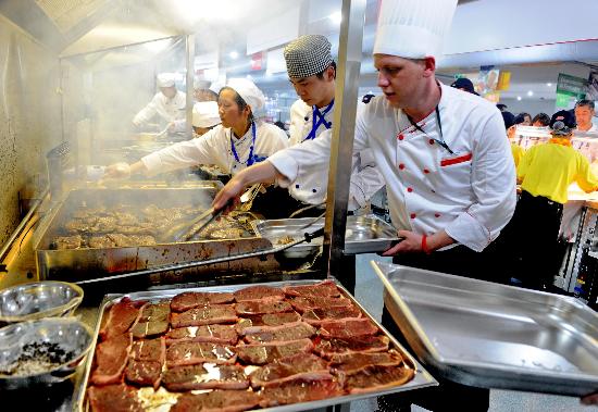 图文-北京奥运村预开村 丰富多样的美食