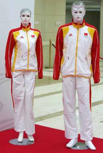 图文-奥运开幕式中国运动员入场礼服 运动员领奖服