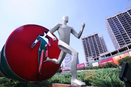 图文-动感之都奥运北京 京城街头一处奥运景观造型