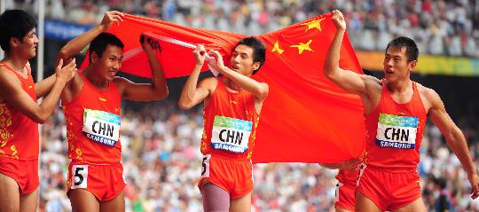 图文-中国队夺男子100米接力冠军 四位帅气小伙子