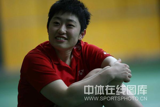 图文-国家羽毛球队公开训练 于洋场下休息_综