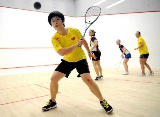 图文-东亚运动会壁球预赛 吴珍珍在比赛中全神贯注