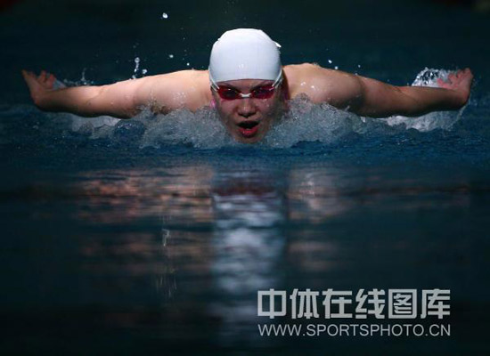 图文-国家游泳队积极备战世锦赛 周雅菲训练刻