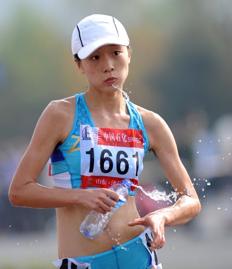 图文-女子20公里竞走赛况 山东选手李燕飞获亚