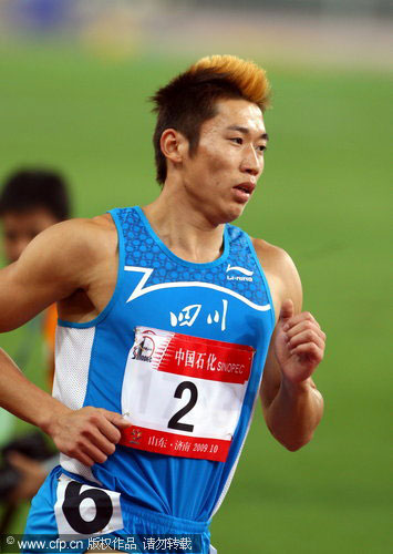 图文-齐海峰获男子十项全能冠军亚军独特发型