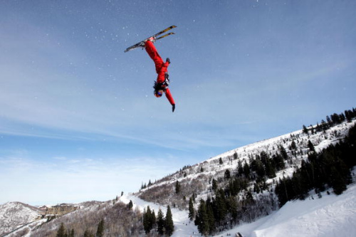 图文-自由式滑雪世界杯美国站 张鑫空中从容不