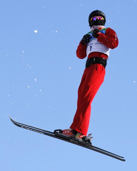 图文-自由式滑雪女子空中技巧赛 李妮娜发挥稳定