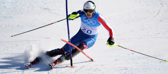 图文-高山滑雪男子超级两项全能 冠军选手过杆