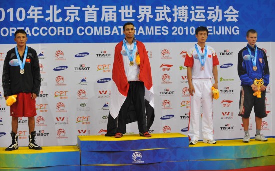 图文-[武搏会]拳击比赛第二日赛况 埃利瓦登颁奖台_综合体育_新浪竞技风暴_新浪网