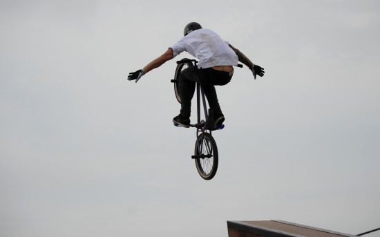 图文-全国水运会极限特技单车