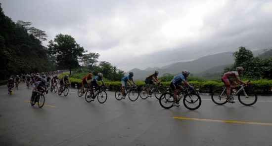 图文-环海南岛国际公路自行车赛第八赛段