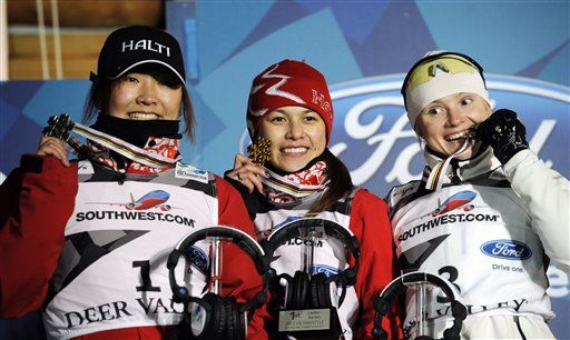 图文-世锦赛空中技巧程爽夺冠 颁奖合影程爽笑开颜_综合体育_新浪竞技风暴_新浪网