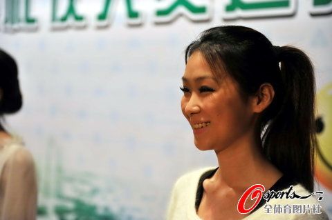 图文-深圳大运会礼仪人员选拔 赛场美女笑靥如花