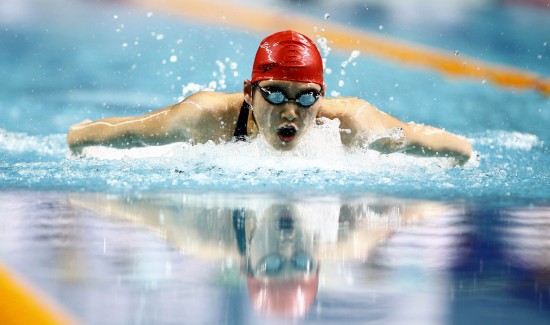 图文-全国游泳冠军赛3日赛况 叶诗文在比赛中