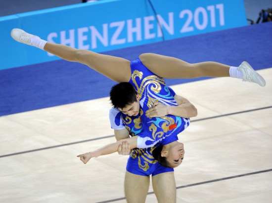 图文-陶乐/黄晋萱获混合双人<em>操</em>冠军 精彩高难度
