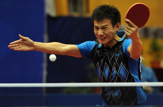 图文-乒乓球全国锦标赛 周雨奋力救球