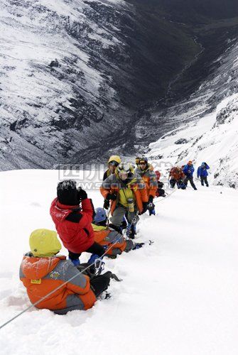 登四姑娘山三峰失踪男子确认遇难_事故调研中