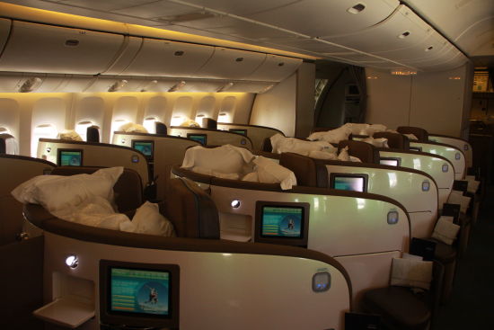 图为新西兰航空波音777客机的豪华公务舱布局.