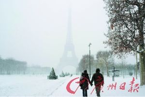 冬日巴黎。