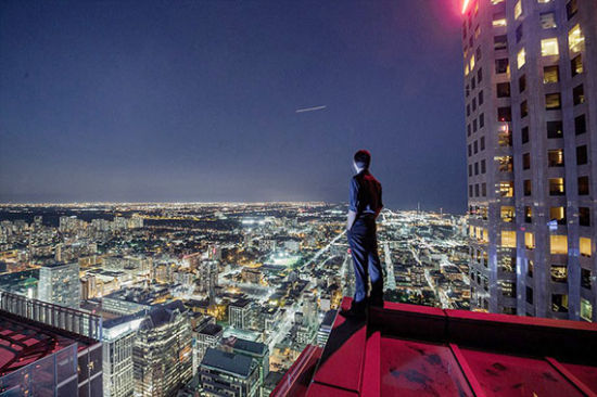 攀高狂人徒手攀爬墨尔本一大厦面临指控_登山-攀岩_新浪户外_新浪体育_新浪网