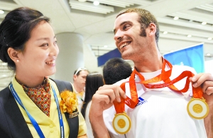 残奥会各国运动员踏上归程对北京留恋之情溢于言表