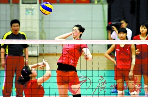 <em>魔鬼训练</em>新<em>中国女排</em>变身女举 蔡导无奈被叫功