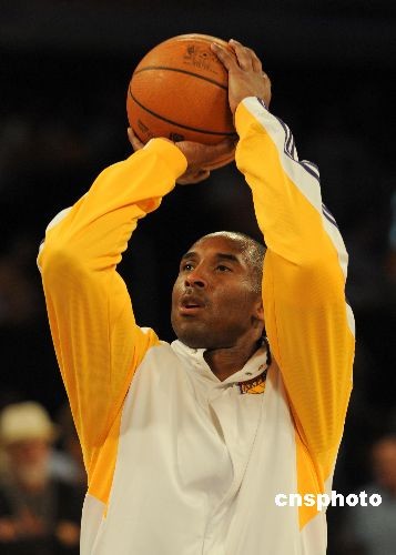 湖人加时赛苦战险胜魔术 科比豪取29分8助攻_