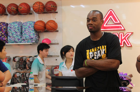 兰德里:总决赛绝对精彩 雷霆热火实力五五开_