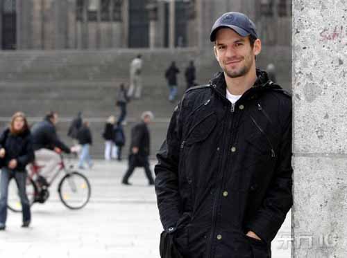 图文-德国网球运动员普兹斯内尔写真 帅哥印象