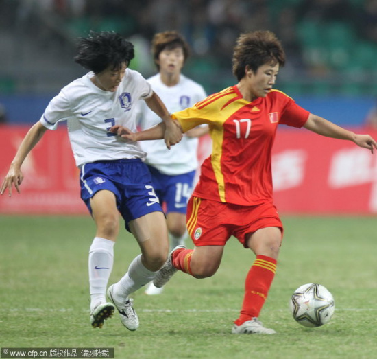 图文-亚运女足小组中国VS韩国 韩国女足小动作