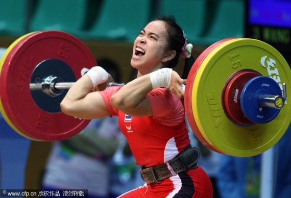 图文-王明娟破48公斤抓举亚运纪录女大力士