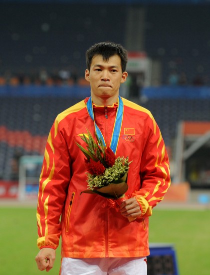 图文-亚运男子100米劳义夺冠 劳义站最高领奖台