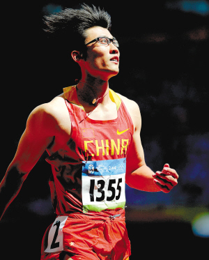 眼镜侠听到第二枪