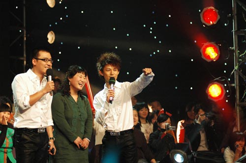 北京时间3月14日,湖南卫视的互动节目《快乐2008》播出了第八期