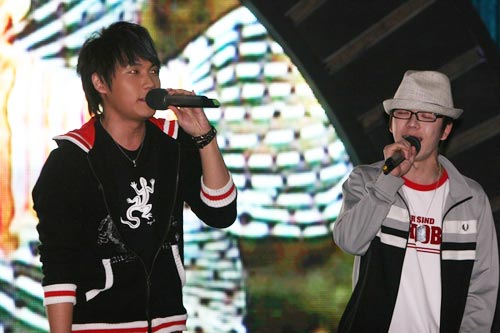 北京时间3月21日,湖南卫视的大型直播节目《快乐2008》播出了第九期