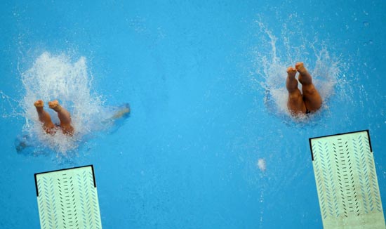 图文北京奥运跳水赛经典瞬间入水一瞬打破平静