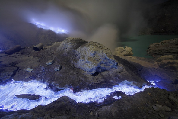 硫磺的火湖图片
