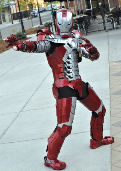 美影迷4000美元打造仿真钢铁侠盔甲(组图)(2)