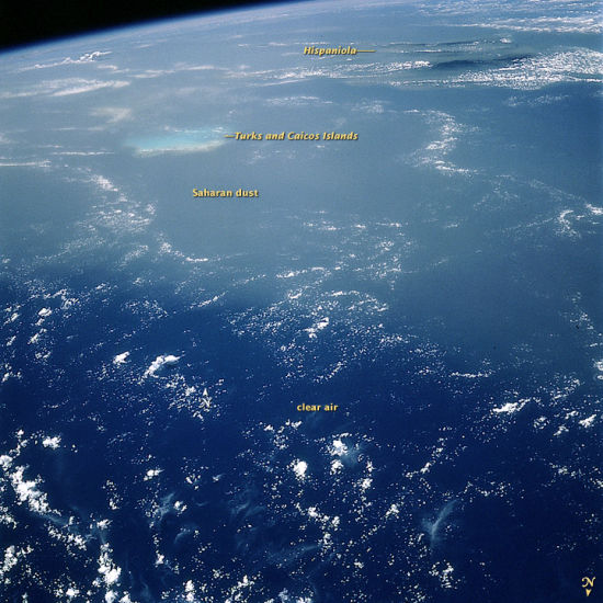 每日卫星照:撒哈拉沙漠沙尘到达美洲(图)
