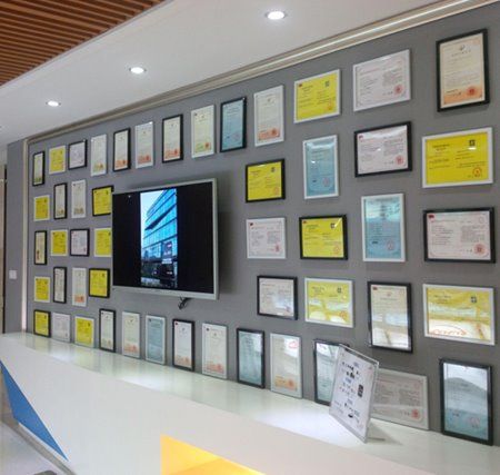 杭州晟元芯片技术有限公司的专利技术证书墙